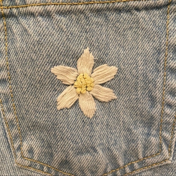 BRANDY MELVILLE Embroidered Floral Jean Shorts-26 - Picture 3 of 6